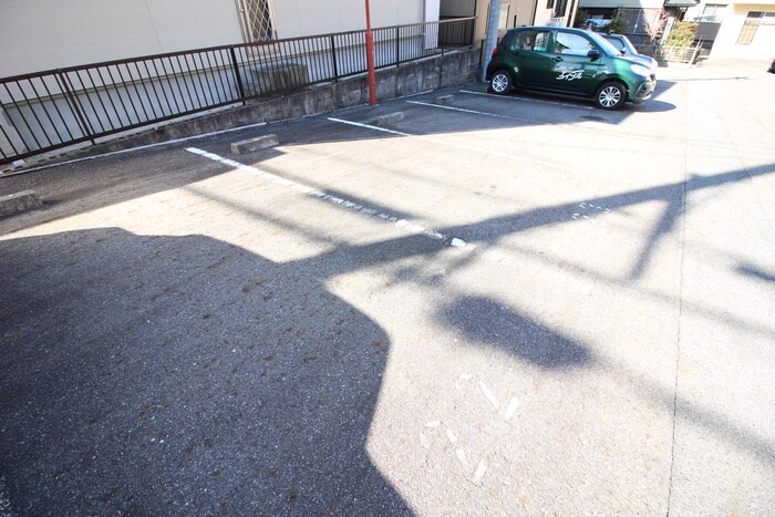 パラシオン　ピアの駐車場