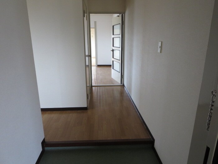物件内観写真7　(玄関)