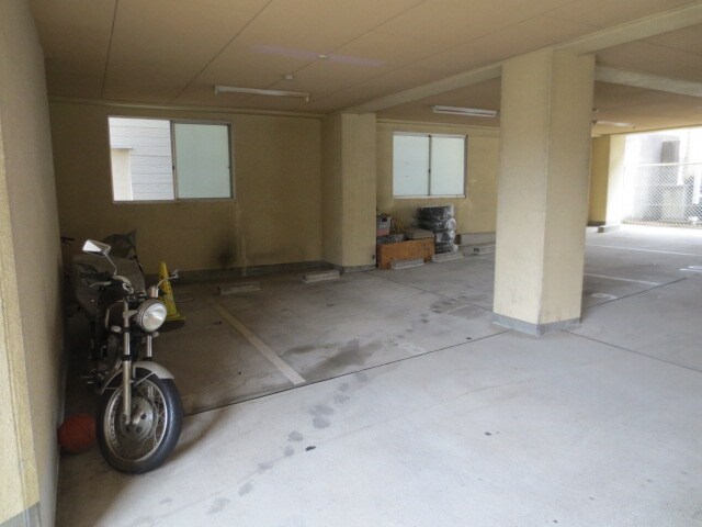 物件外観写真3　(駐車場)