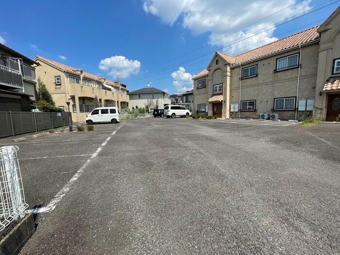 物件外観写真5　(駐車場)
