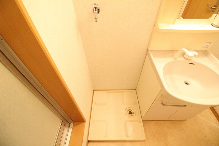 物件内観写真14　(洗濯機置場)