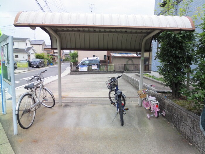 物件外観写真4　(駐輪場)