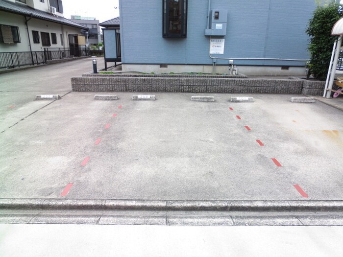 物件外観写真6　(駐車場)