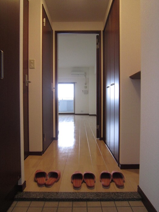 物件内観写真4　(玄関)