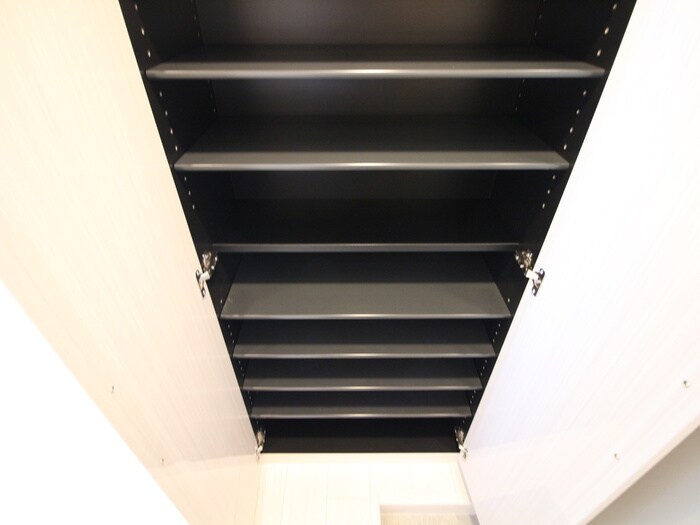 物件内観写真18　(靴箱)