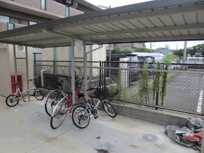物件外観写真2　(駐輪場)