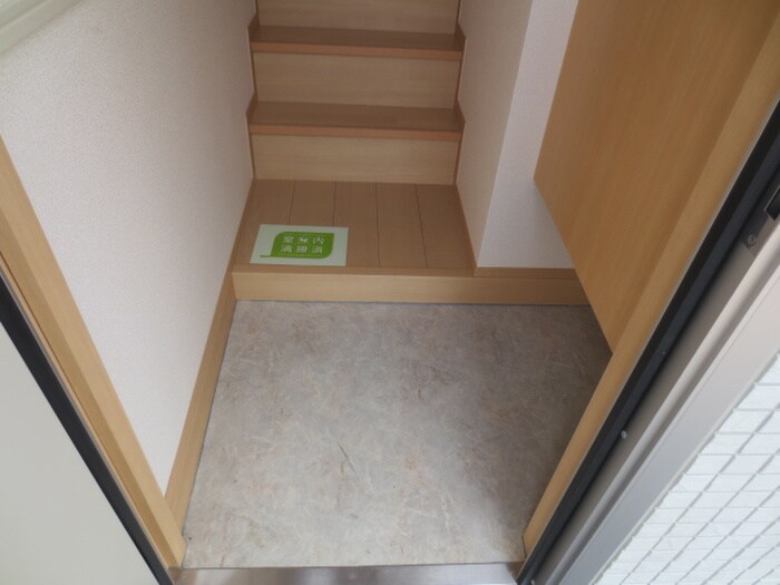 物件内観写真16　(玄関)