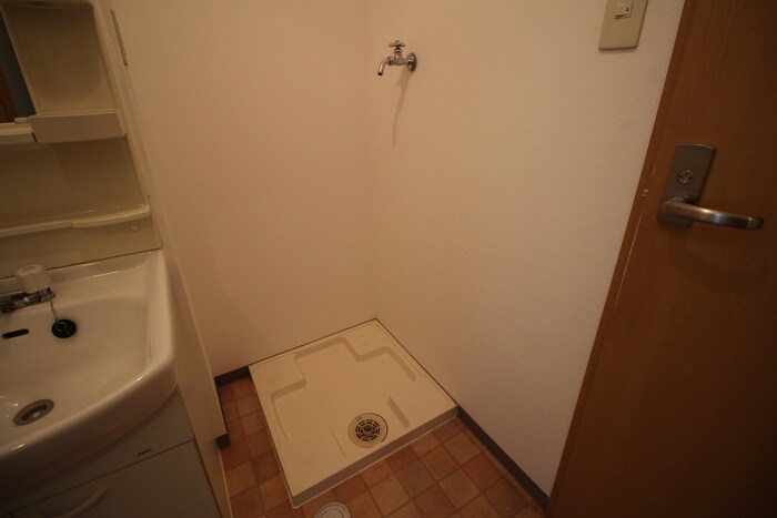 物件内観写真7　(洗濯機置場)