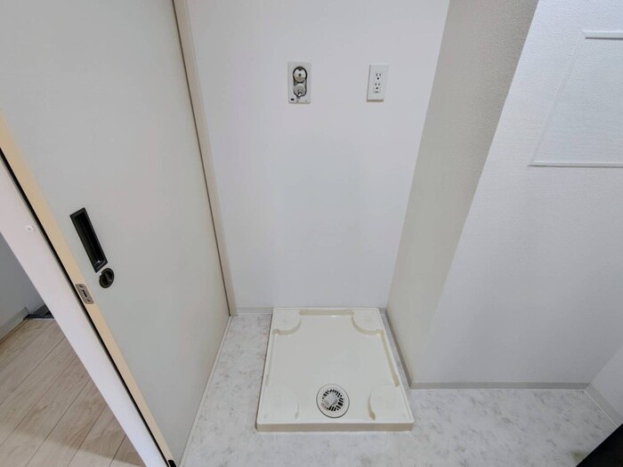 物件内観写真14　(洗濯機置場)