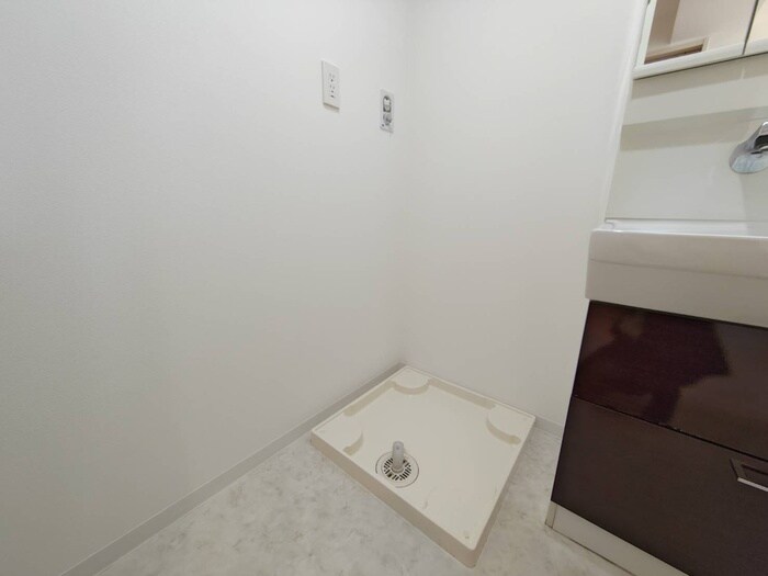 物件内観写真15　(洗濯機置場)