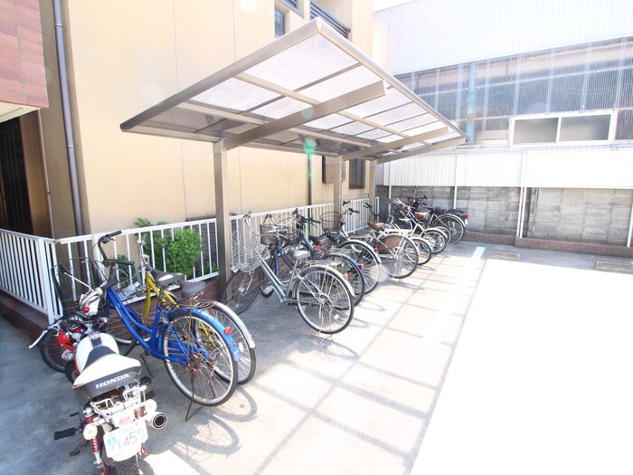 物件外観写真4　(駐輪場)