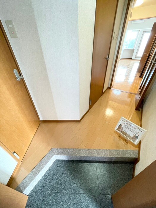 物件内観写真16　(玄関)