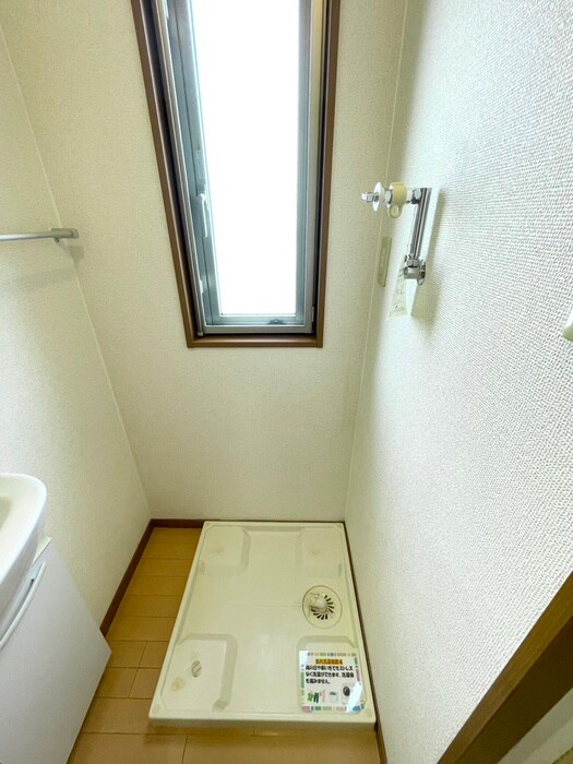 物件内観写真18　(洗濯機置場)