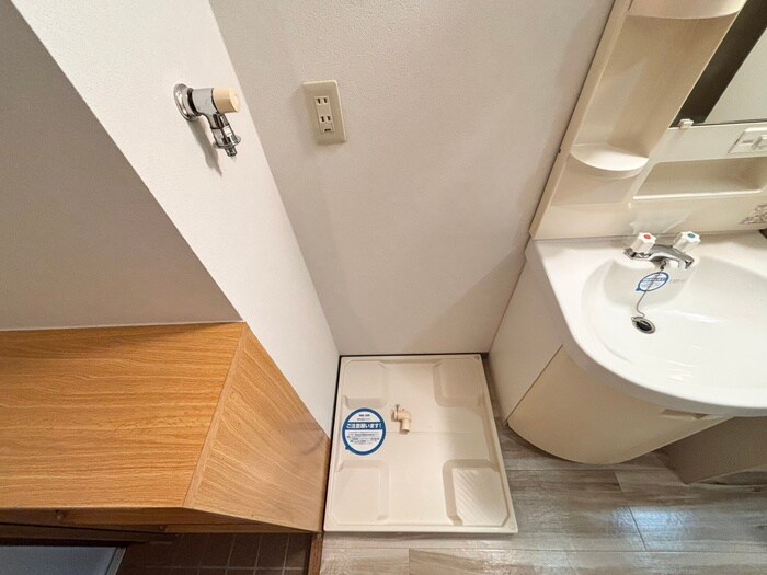 物件内観写真16　(洗濯機置場)