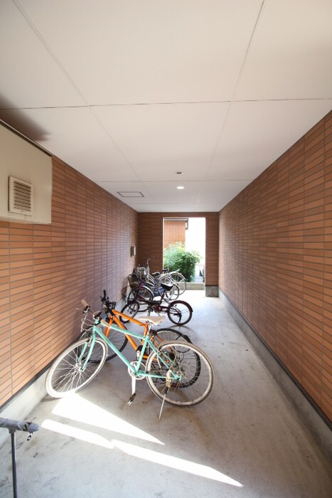 物件外観写真6　(駐輪場)