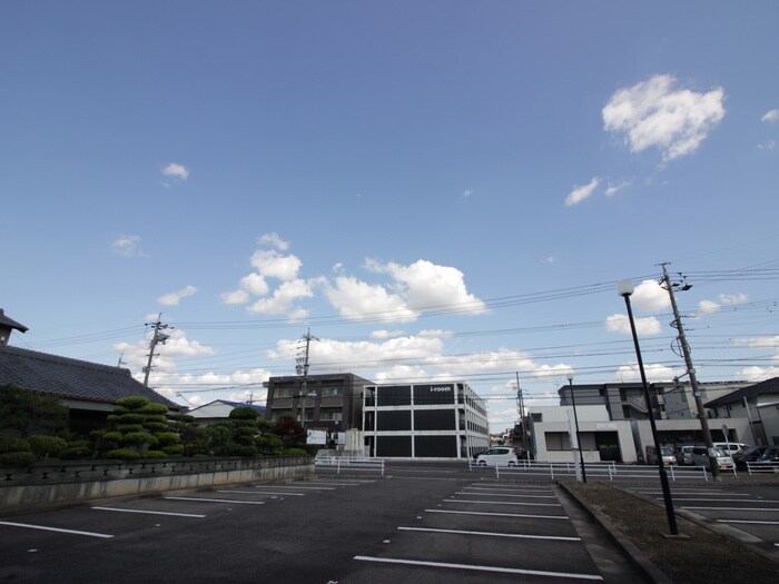 物件外観写真4　(駐車場)