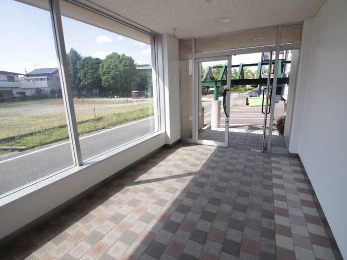 物件外観写真6　(エントランス部分)