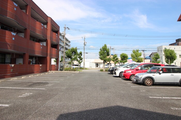 物件外観写真4　(駐車場)