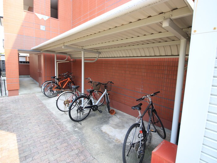 物件外観写真5　(駐輪場)