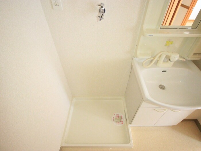 物件内観写真10　(洗濯機置場)