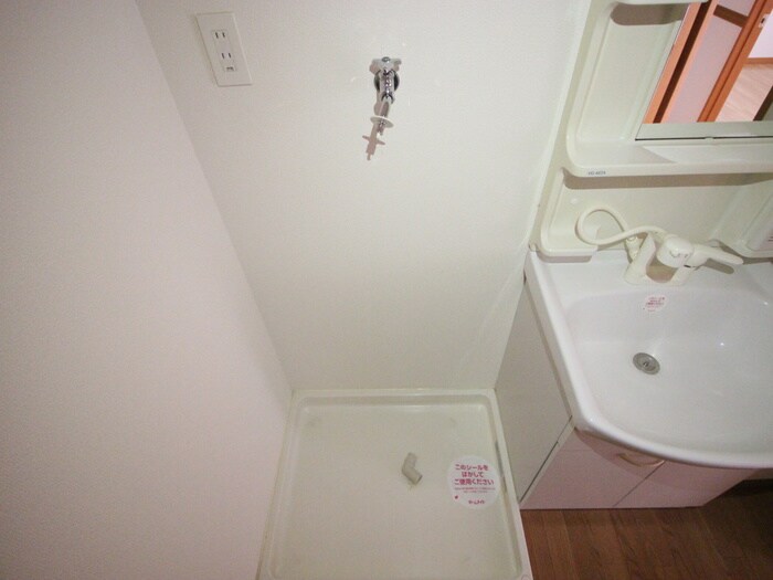 物件内観写真16　(洗濯機置場)