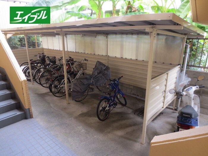 物件外観写真3　(駐輪場)