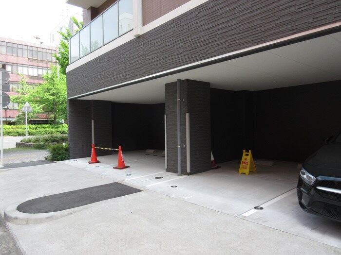 物件外観写真6　(駐車場)