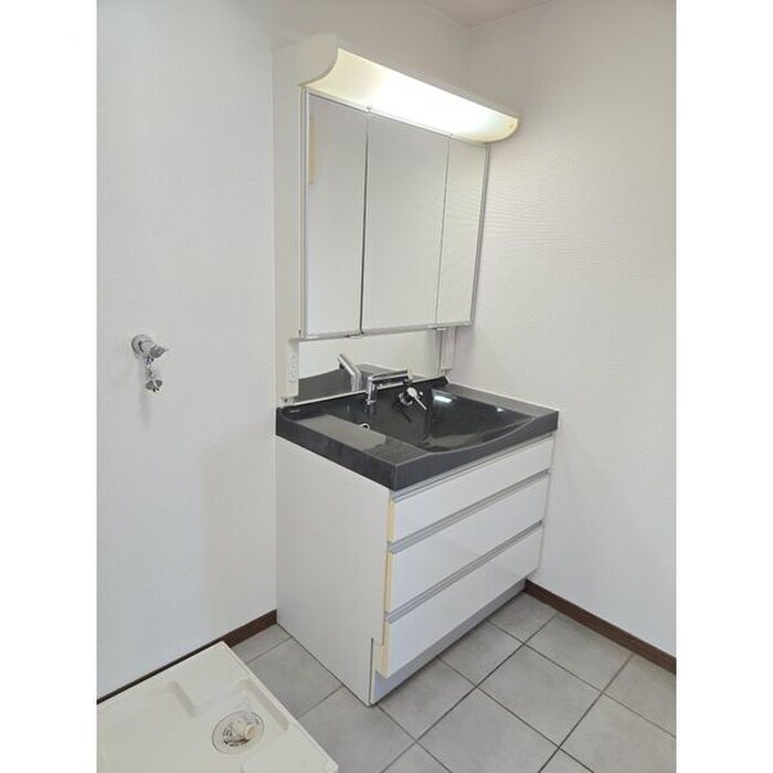 物件内観写真14　(洗濯機置場)