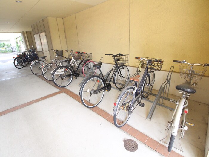 物件外観写真4　(駐輪場)