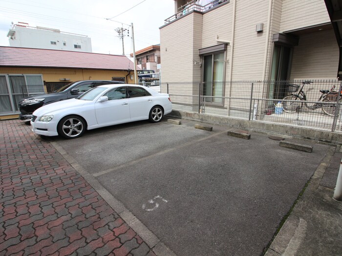 物件外観写真6　(駐車場)