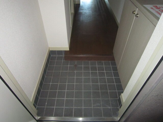 物件内観写真15　(玄関)