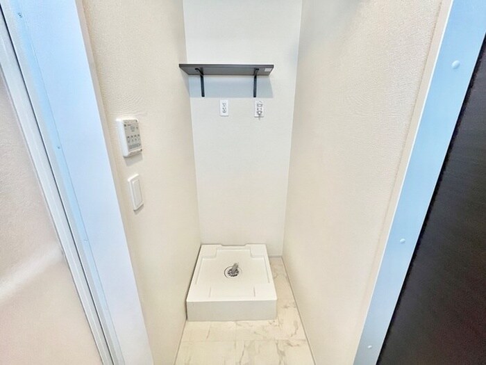 物件内観写真6　(洗濯機置場)