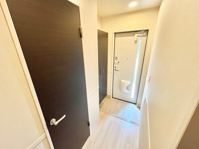 物件内観写真12　(玄関)