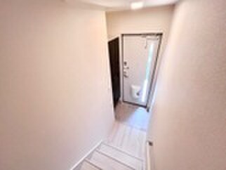 物件内観写真13　(玄関)