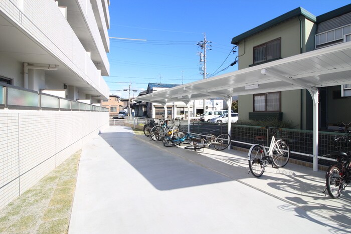 物件外観写真4　(駐輪場)