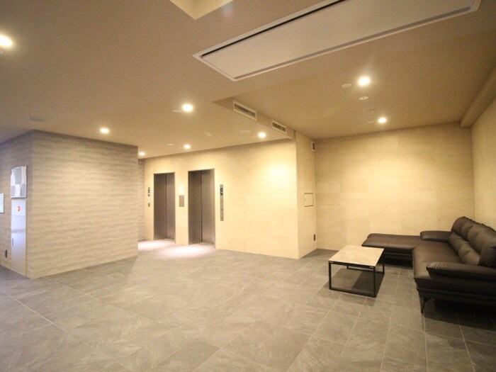 物件外観写真6　(エントランス部分)