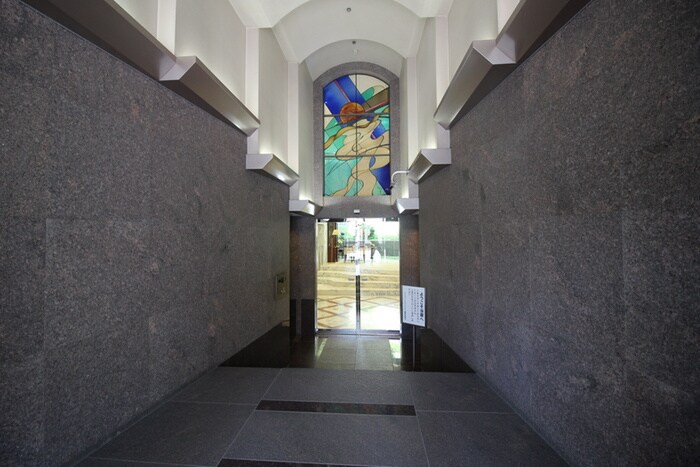 物件外観写真6　(エントランス部分)