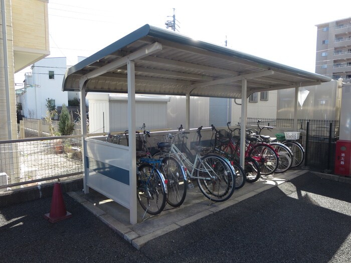 物件外観写真4　(駐輪場)
