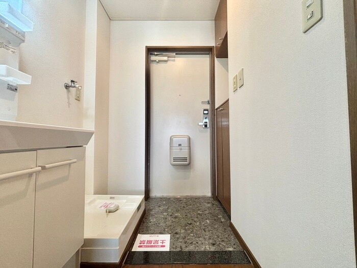 物件内観写真16　(玄関)