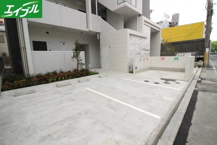 物件外観写真4　(駐車場)