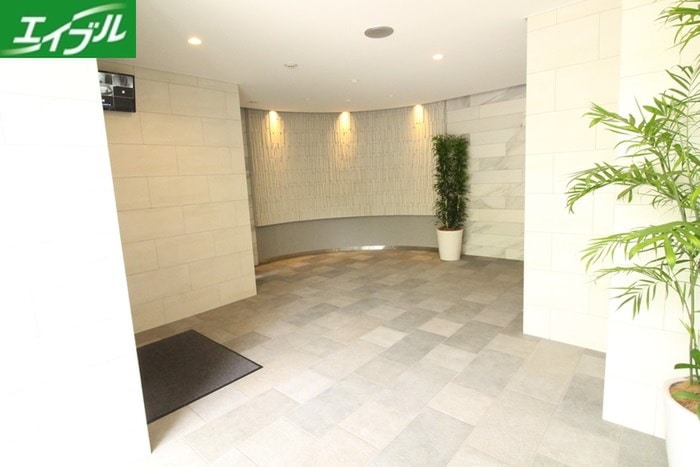 物件外観写真5　(エントランス部分)