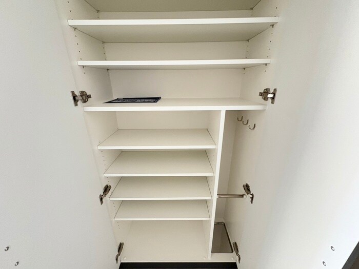 物件内観写真15　(靴箱)