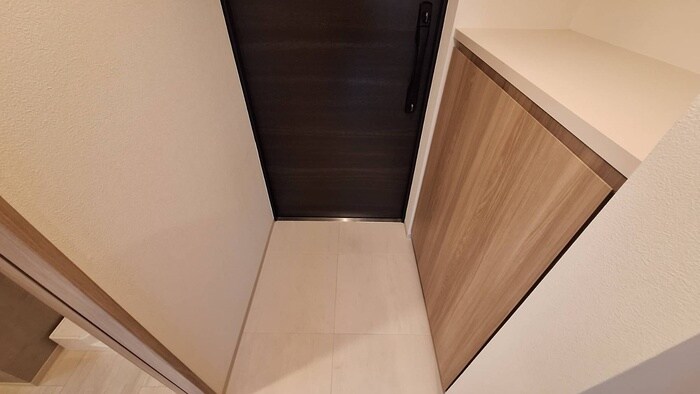 物件内観写真7　(玄関)