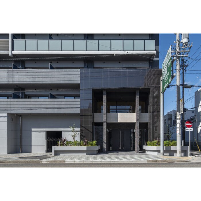 物件外観写真4　(エントランス部分)