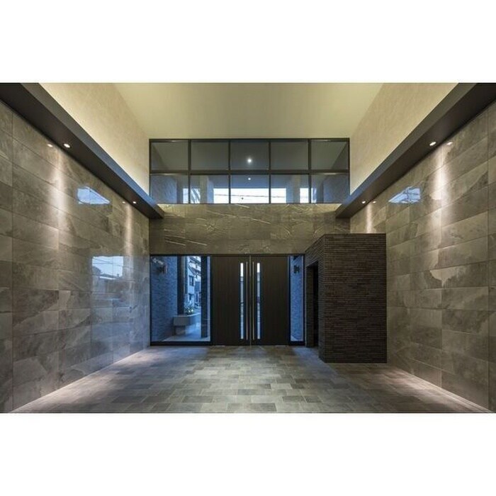 物件外観写真5　(エントランス部分)