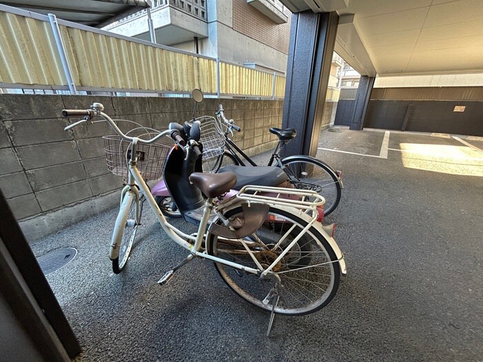 物件外観写真5　(駐輪場)