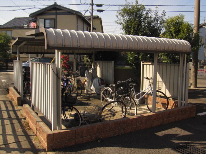 物件外観写真4　(駐輪場)