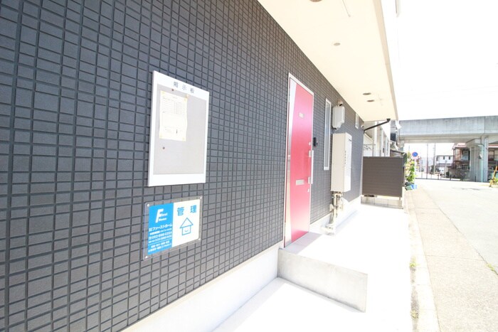 物件外観写真4　(エントランス部分)