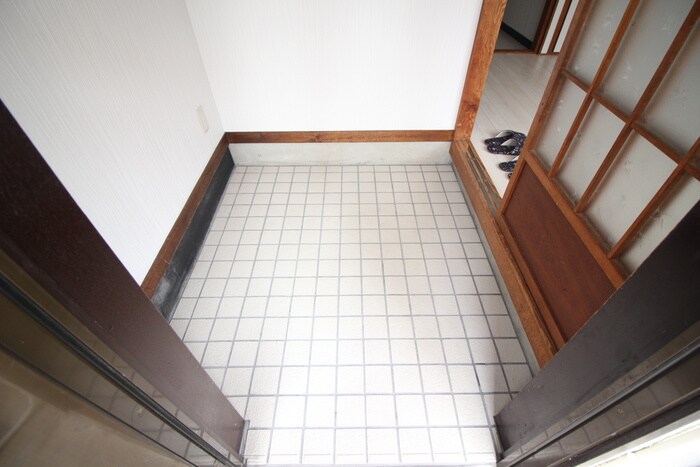 物件内観写真8　(玄関)