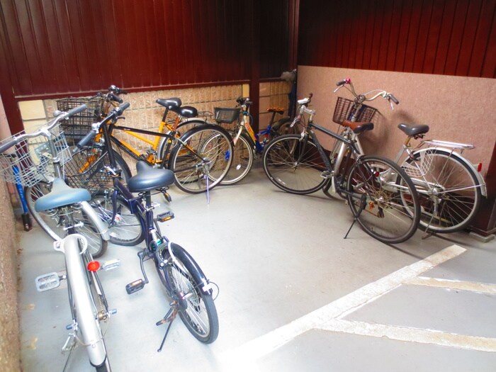 物件外観写真4　(駐輪場)